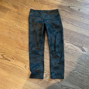 Women’s lululemon cropped leggings